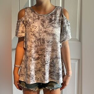 Lazy Sundays Grey and White Cold Shoulder Top Size Small